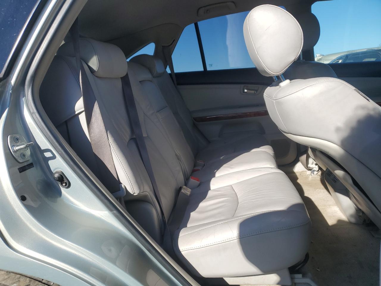 2005 Lexus RX - Image 12