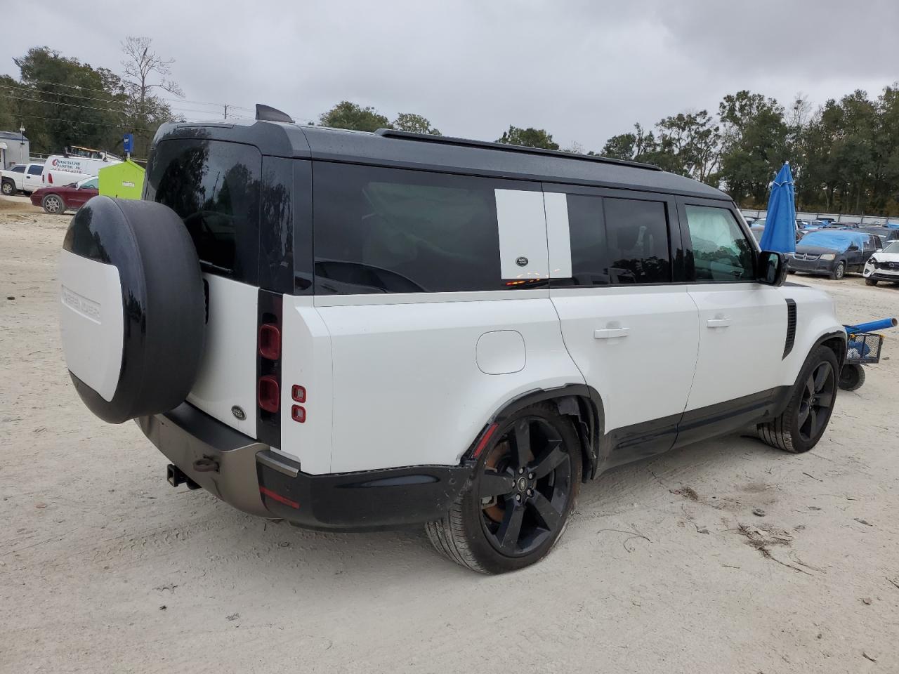 2023 Land Rover Defender - Image 3
