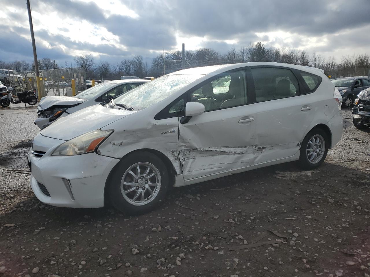 2013 TOYOTA PRIUS