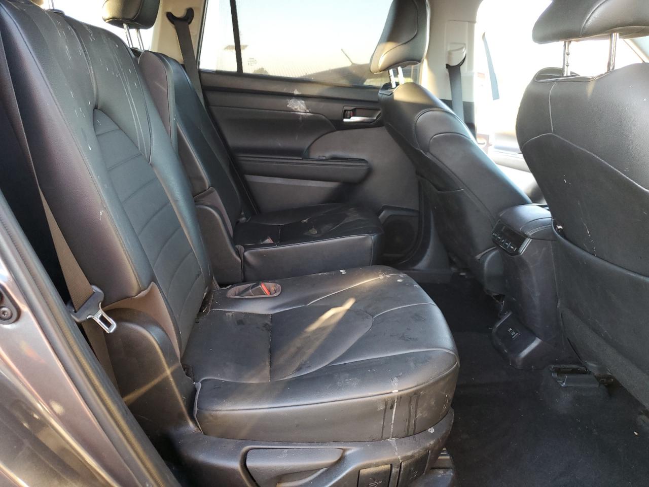 2021 Toyota Highlander - Image 11