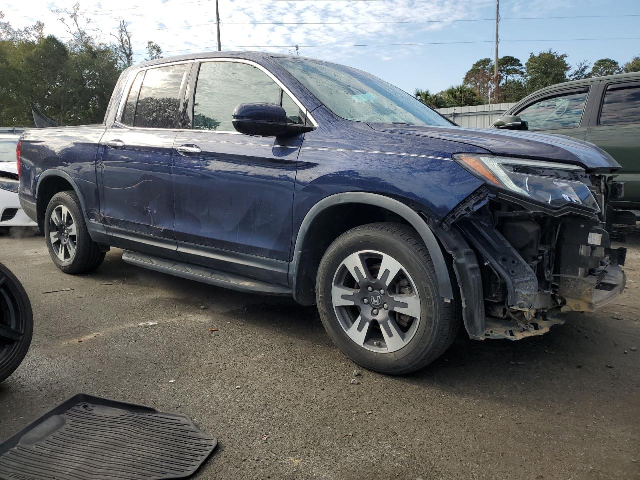 2017 Honda Ridgeline - Image 4