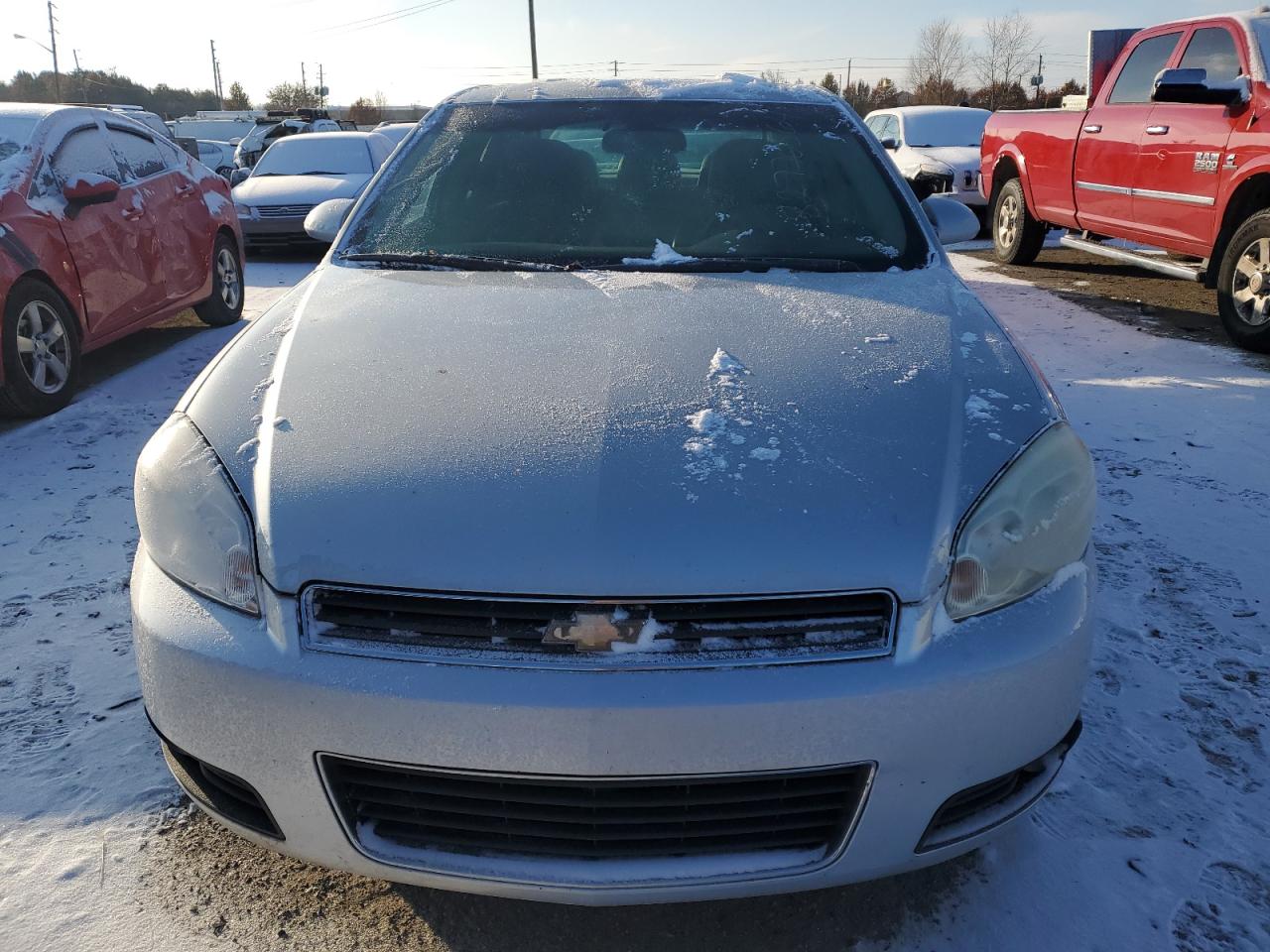 2011 Chevrolet Impala - Image 5