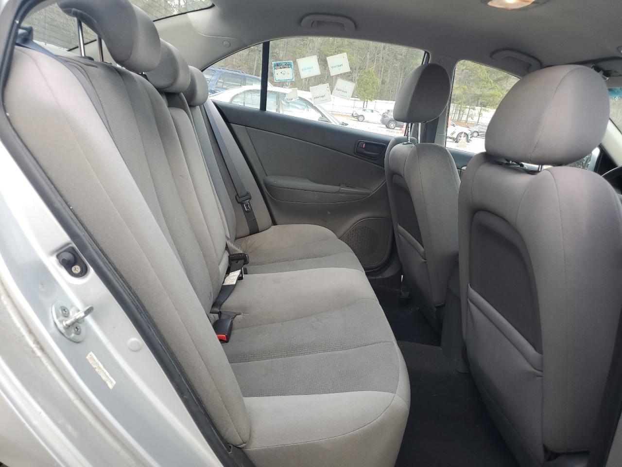 2010 Hyundai Sonata - Image 10