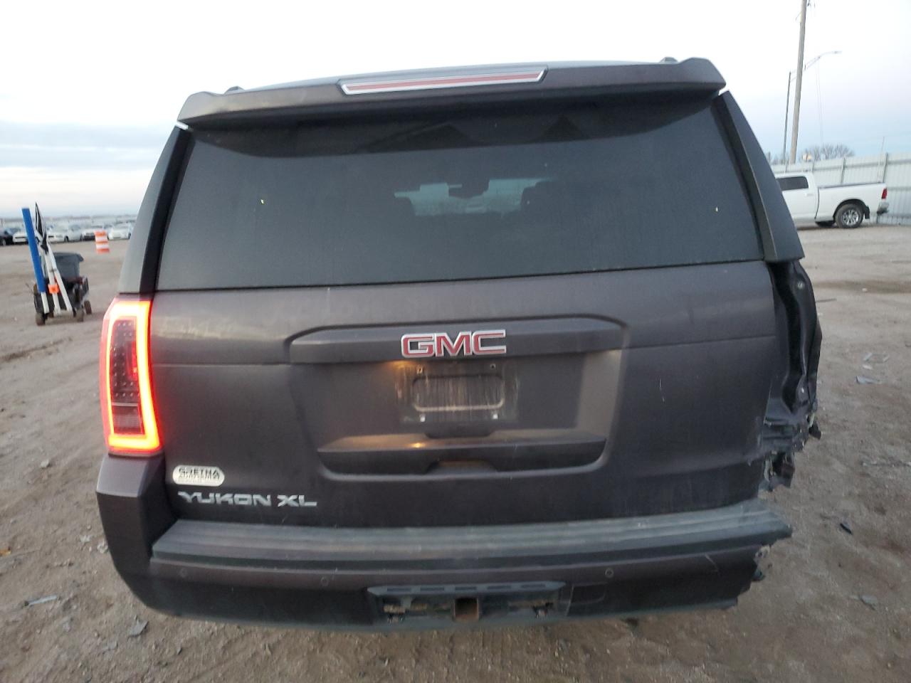 2015 GMC Yukon - Image 6