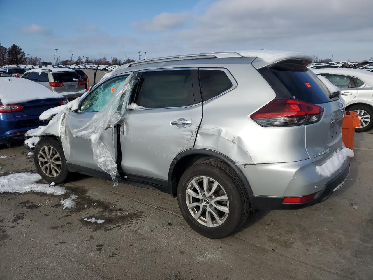 2019 Nissan Rogue - Image 2