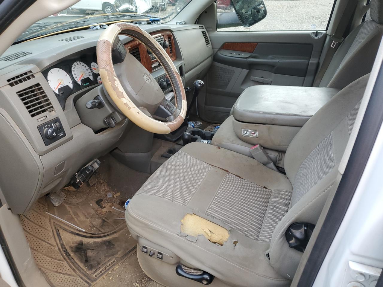 2006 Dodge RAM - Image 7