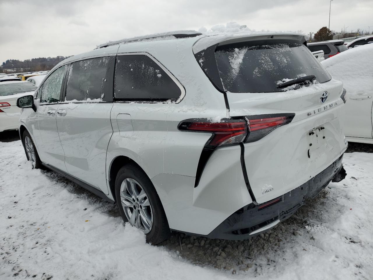 2022 Toyota Sienna - Image 2