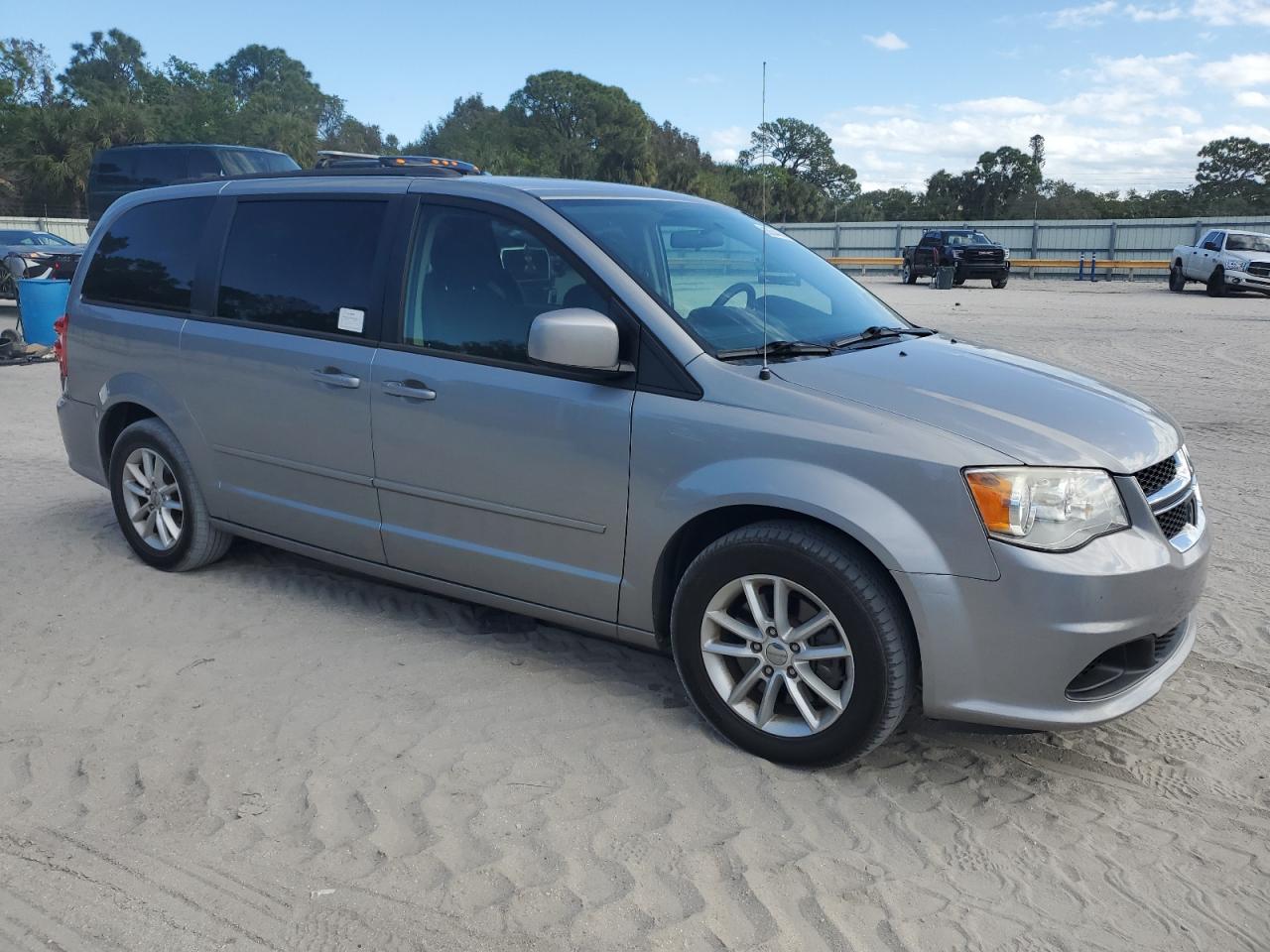 2016 Dodge Caravan - Image 4