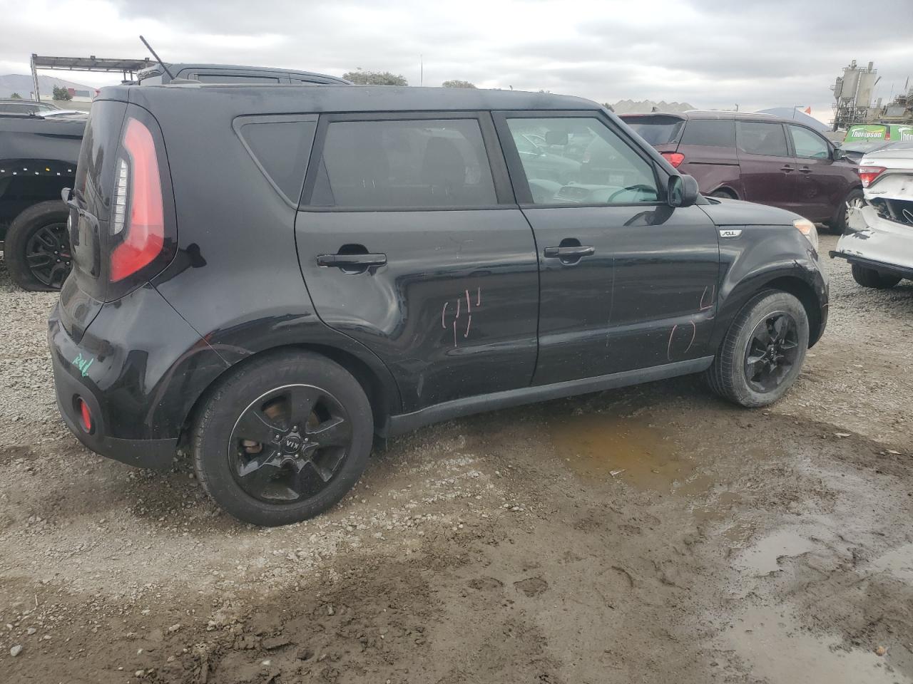 VIN KNDJN2A26J7892328 2018 KIA SOUL no.3