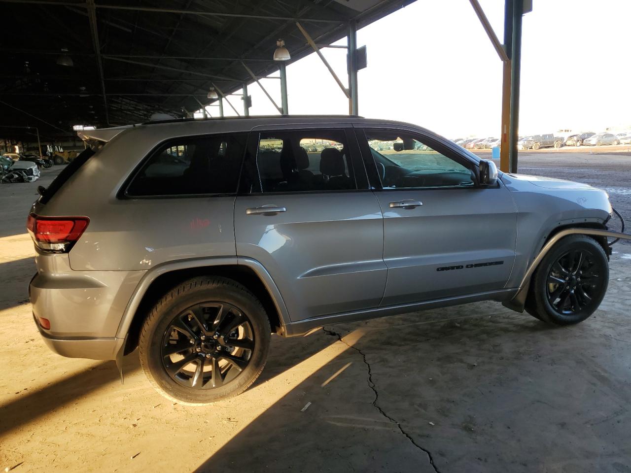 2018 Jeep Grand Cherokee - Image 3