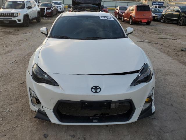 Coupet TOYOTA SCION 2014 White