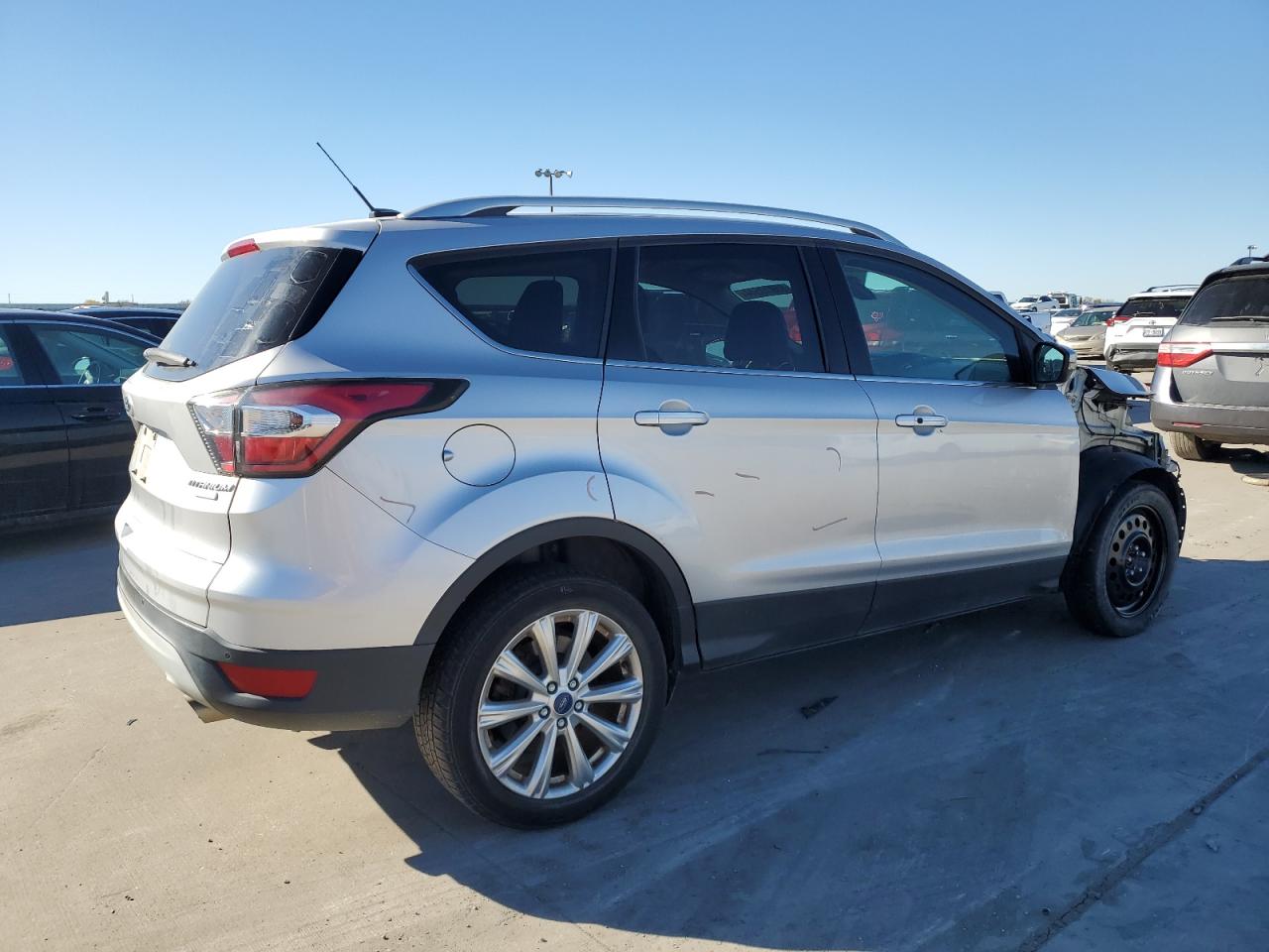 VIN 1FMCU0J92HUA25562 2017 FORD ESCAPE no.3