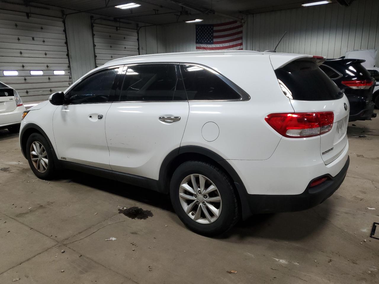 VIN 5XYPGDA37GG169575 2016 KIA SORENTO no.2