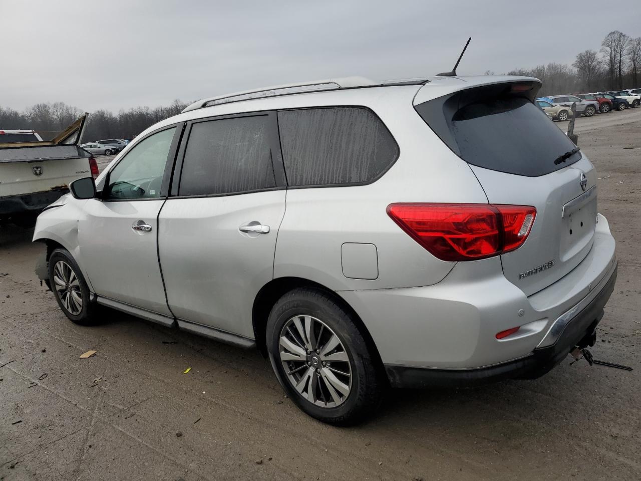 2018 Nissan Pathfinder - Image 2