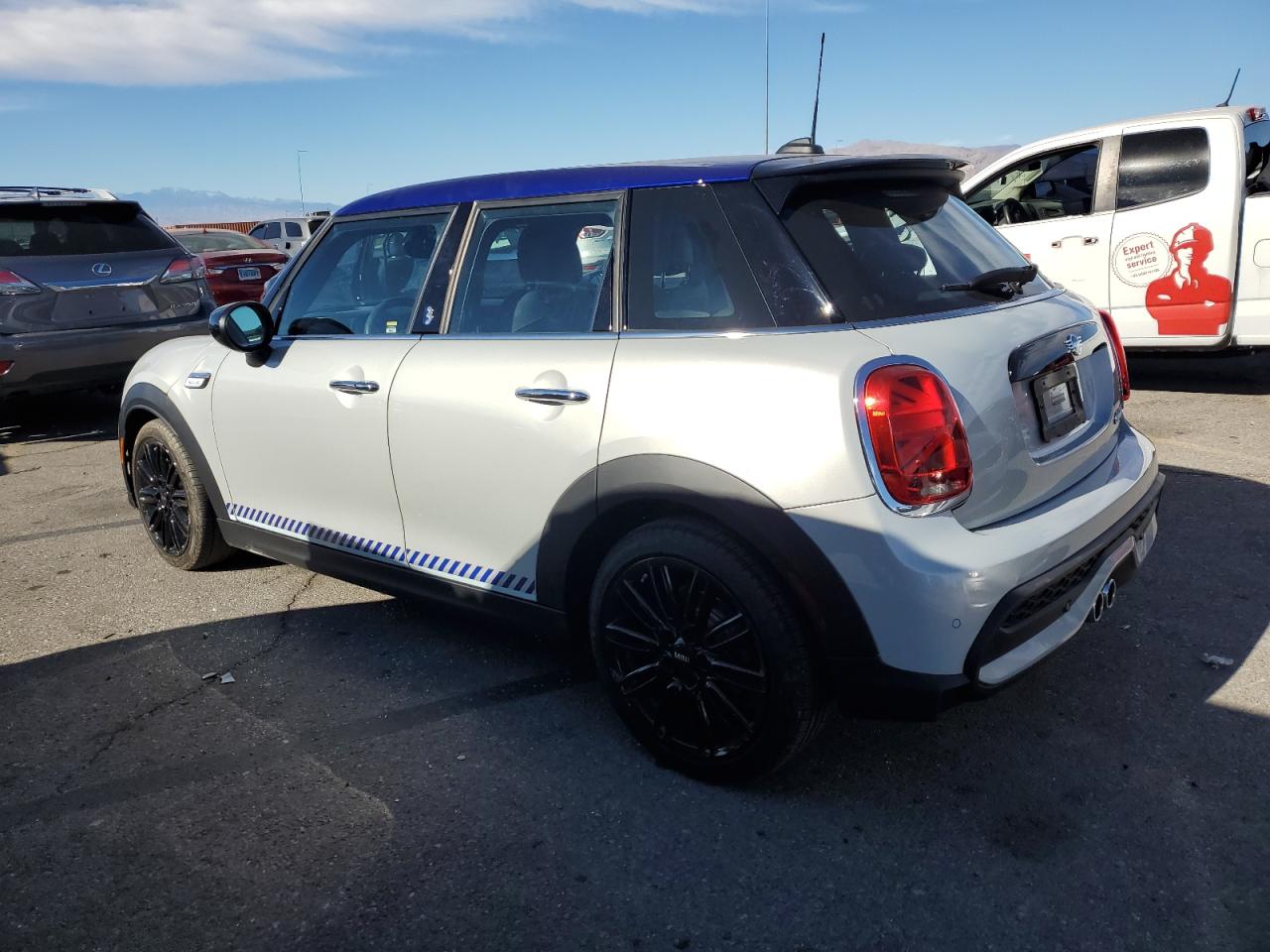 2022 MINI Cooper - Image 2