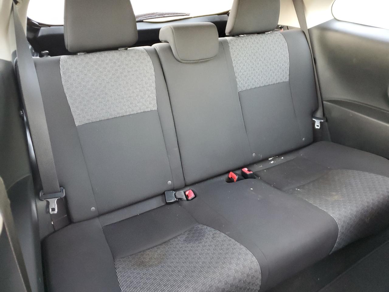 2015 Toyota Yaris - Image 10