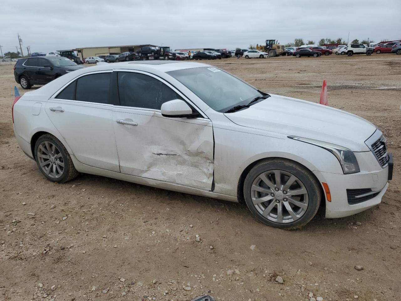 VIN 1G6AA5RX9J0177410 2018 CADILLAC ATS no.4