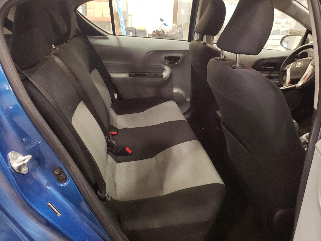 2013 Toyota Prius - Image 10