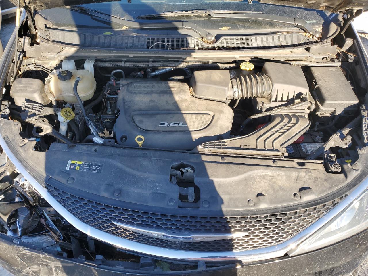 2017 Chrysler Pacifica - Image 12