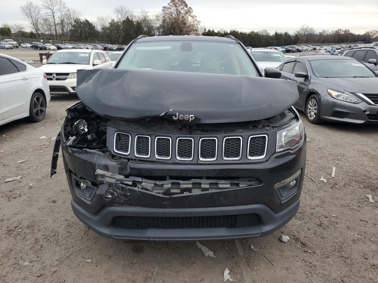 VIN 3C4NJCBB8JT233874 2018 JEEP COMPASS no.5