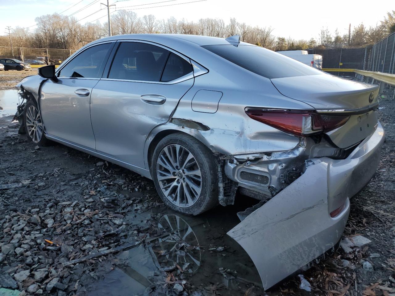 2019 Lexus ES - Image 2