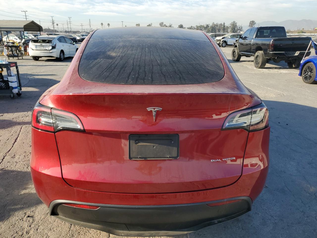 2024 Tesla Model Y VIN: 7SAYGAEE0RF082841 Lot: 85997574