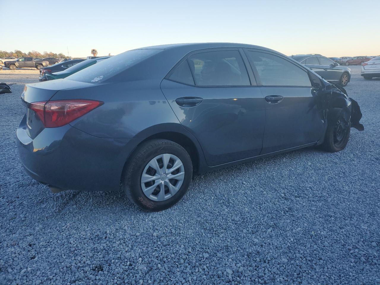 VIN 5YFBURHEXJP840330 2018 TOYOTA COROLLA no.3