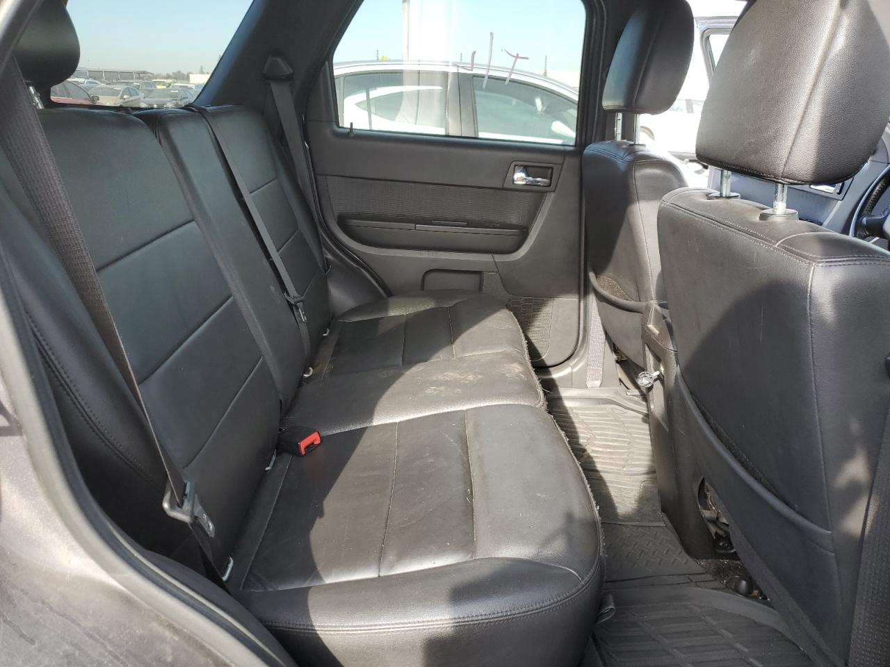 2010 Ford Escape - Image 11