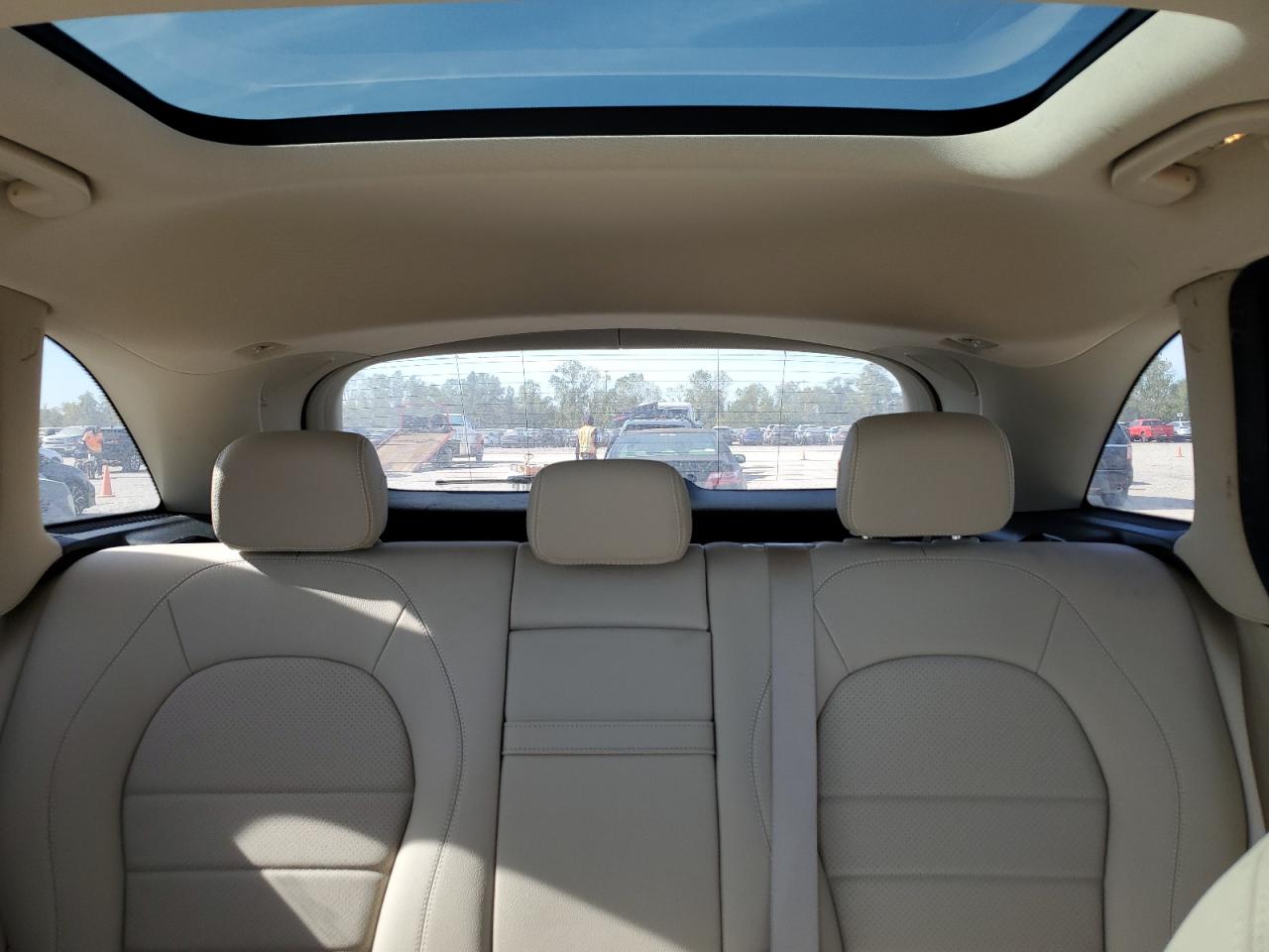 2017 Mercedes-Benz GLC - Image 10