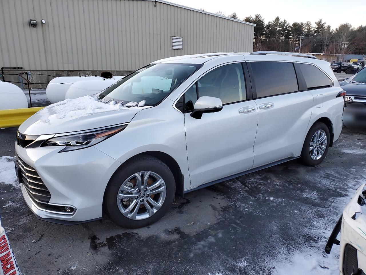 2023 Toyota Sienna Limited იყიდება Exeter-ში, RI - Undercarriage