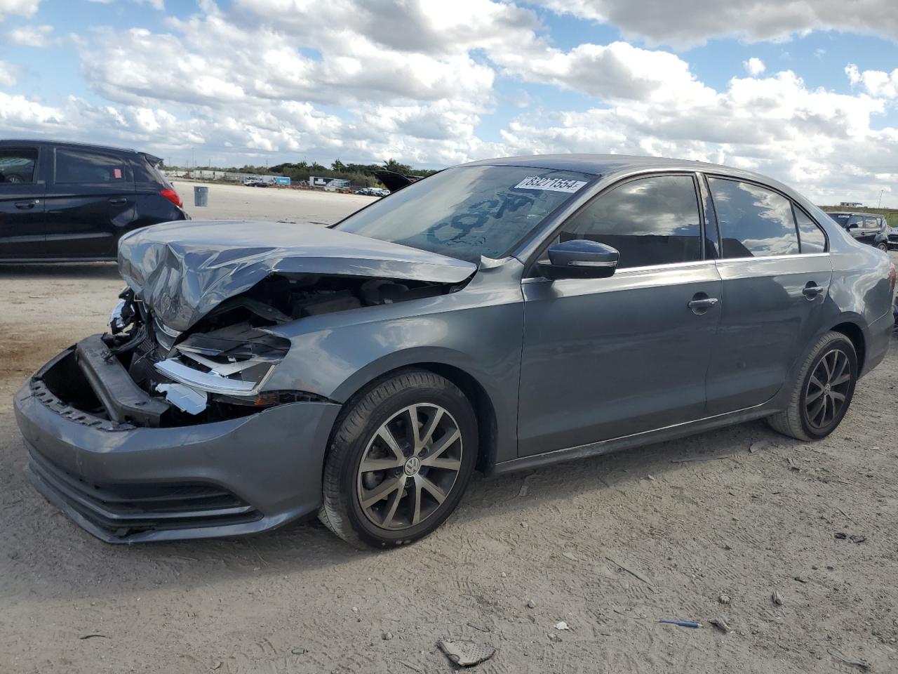 3VWDB7AJ8JM247466 2018 VOLKSWAGEN JETTA - Image 1