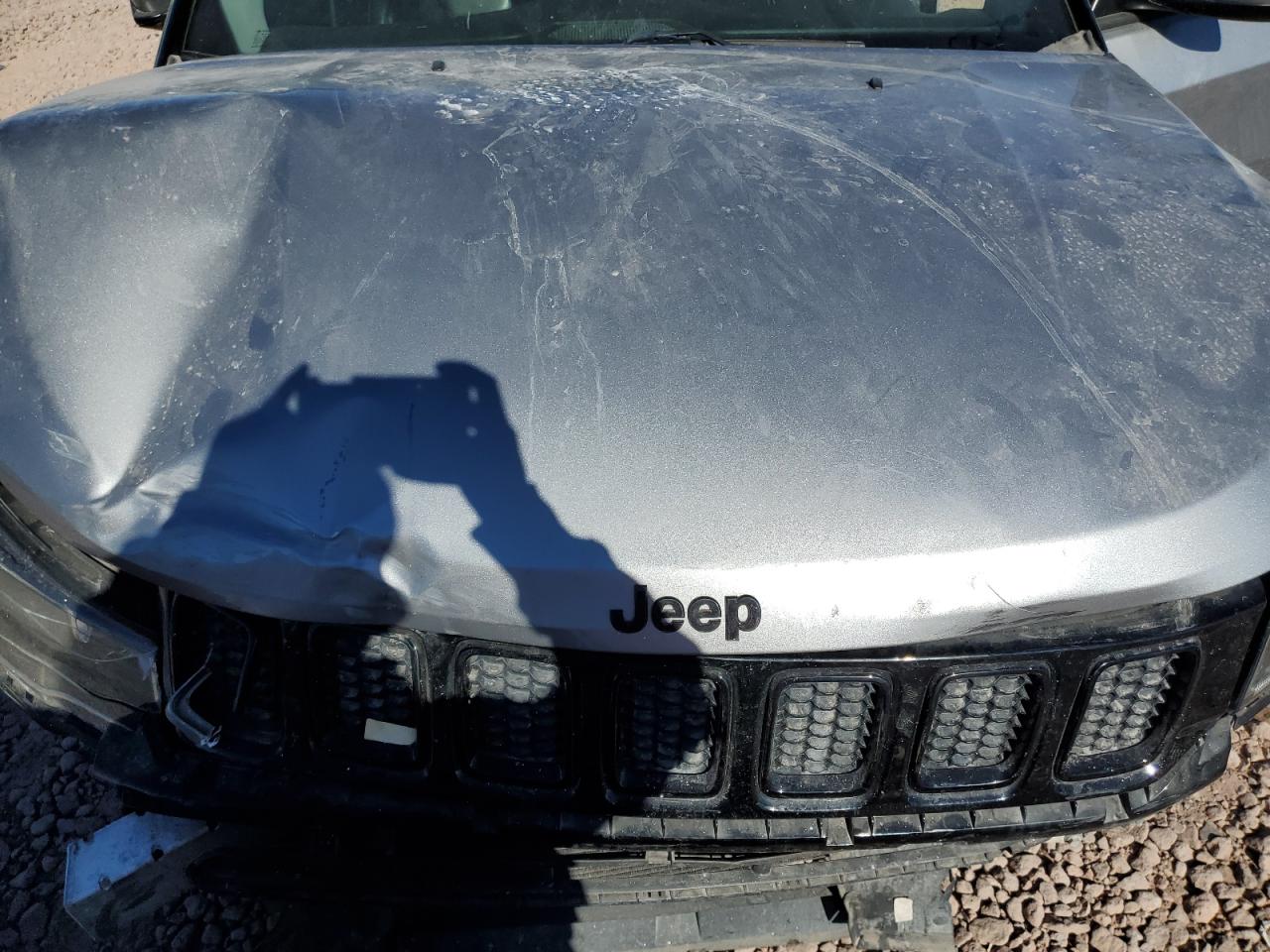 2018 Jeep Compass - Image 11