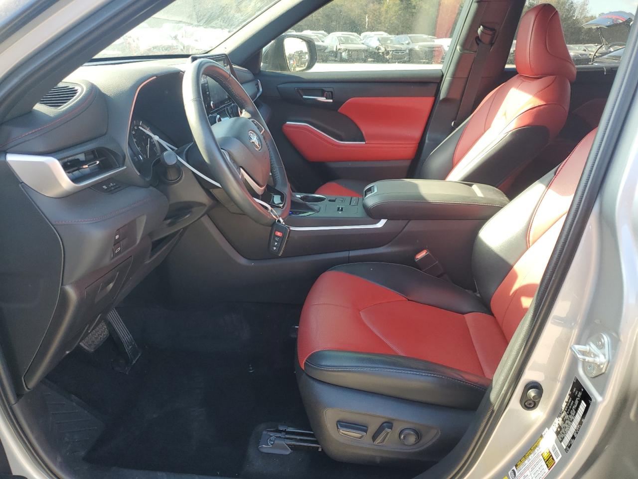2022 Toyota Highlander - Image 7
