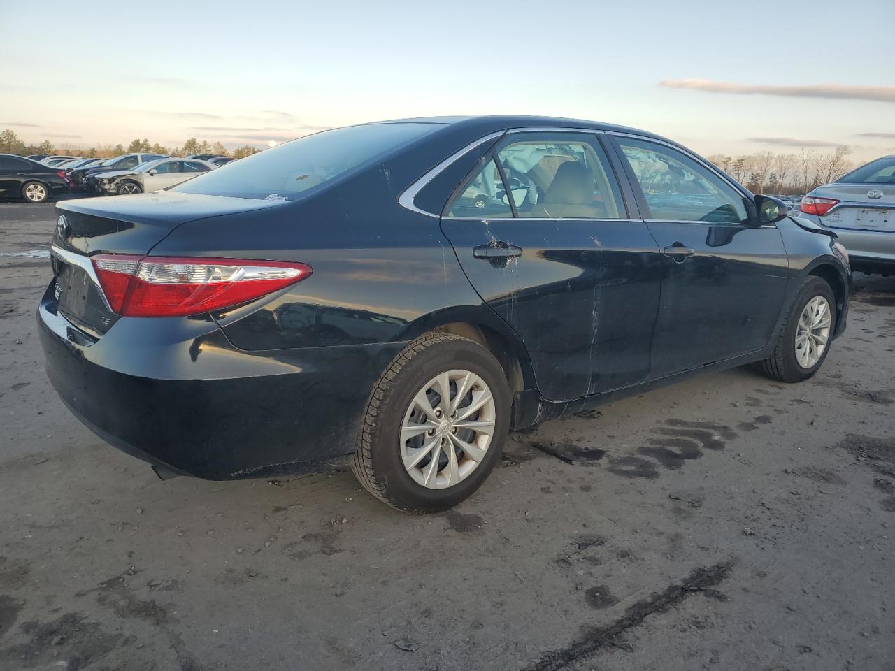 VIN 4T1BF1FK8HU745410 2017 TOYOTA CAMRY no.3