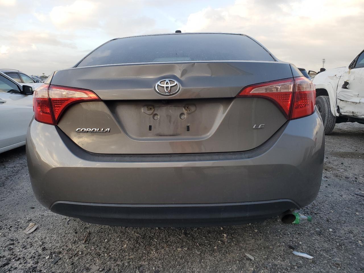 VIN 2T1BURHE5JC013996 2018 TOYOTA COROLLA no.6