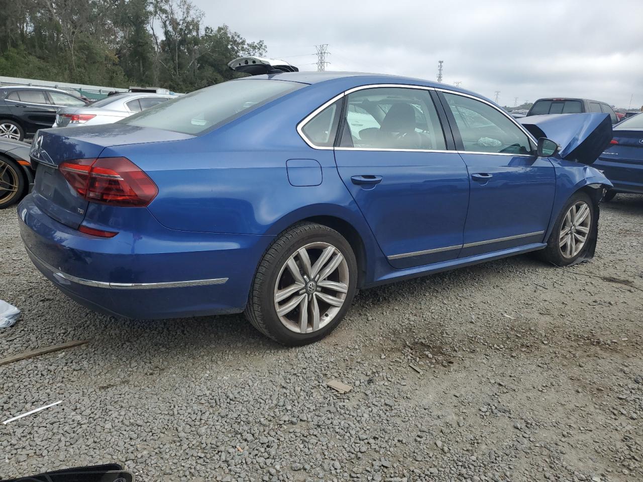 VIN 1VWGT7A32HC067505 2017 VOLKSWAGEN PASSAT no.3