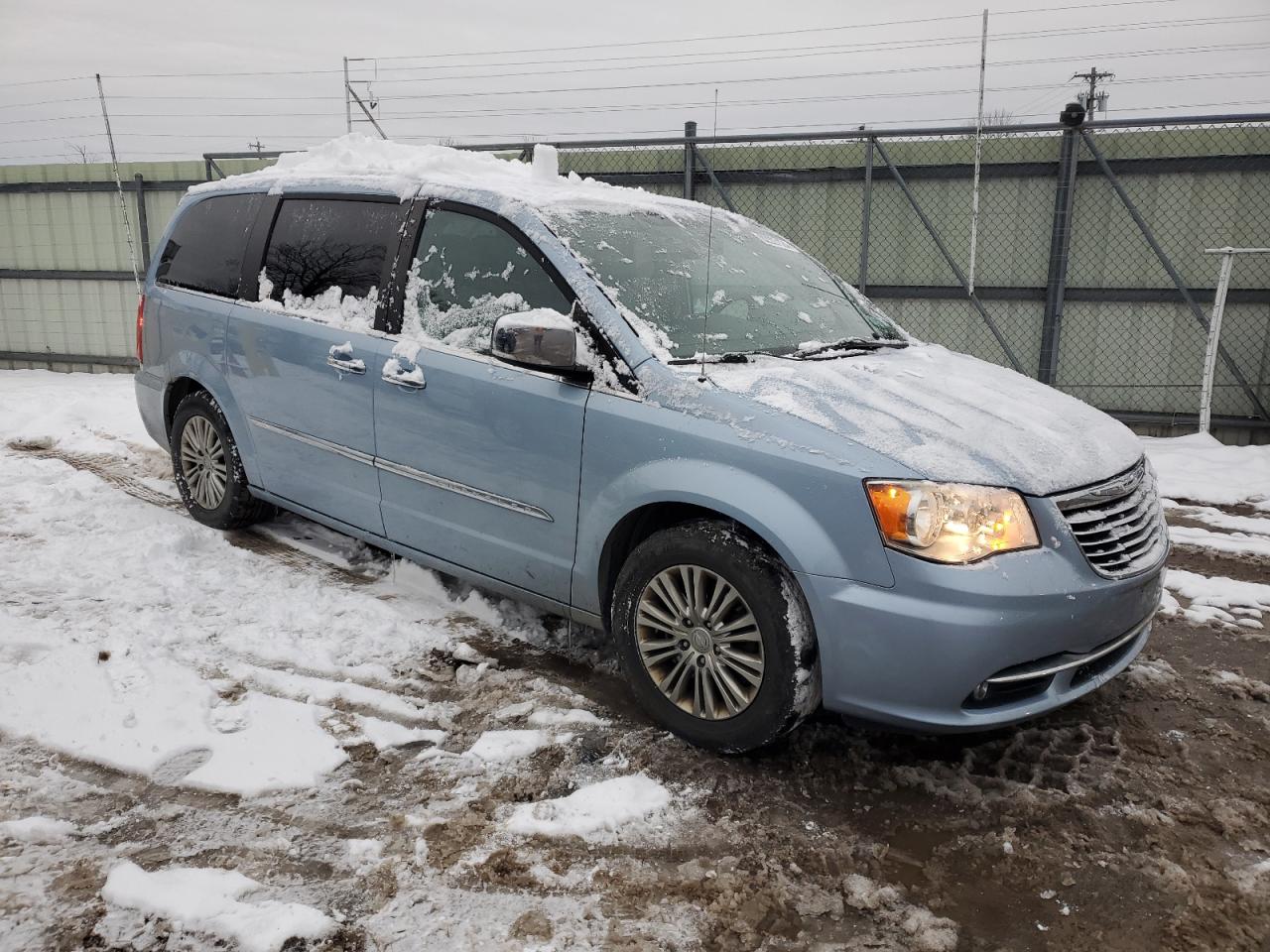 2016 Chrysler Town & Country - Image 4