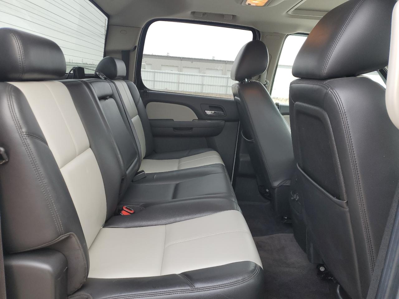 2010 GMC Sierra - Image 10