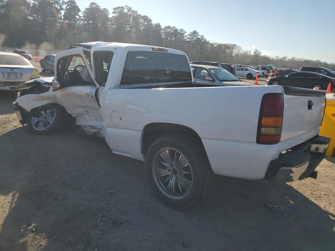 2000 Chevrolet Silverado - Image 2