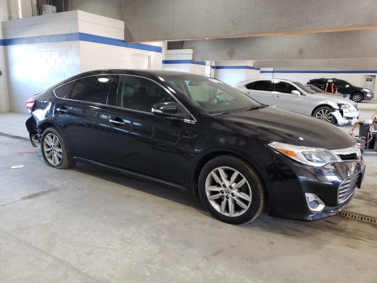 2014 Toyota Avalon - Image 4