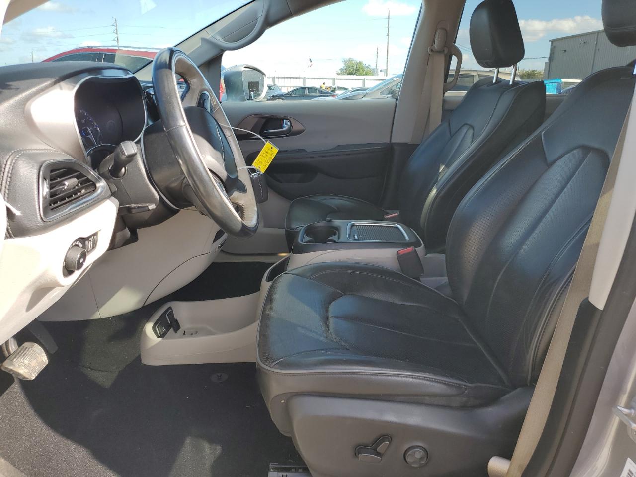 2019 Chrysler Pacifica - Image 7