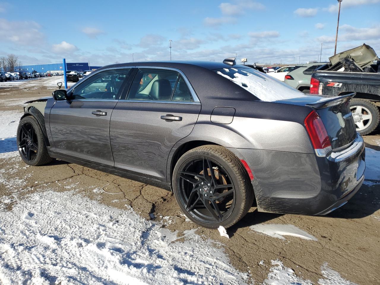 VIN 2C3CCARG6GH192853 2016 CHRYSLER 300 no.2