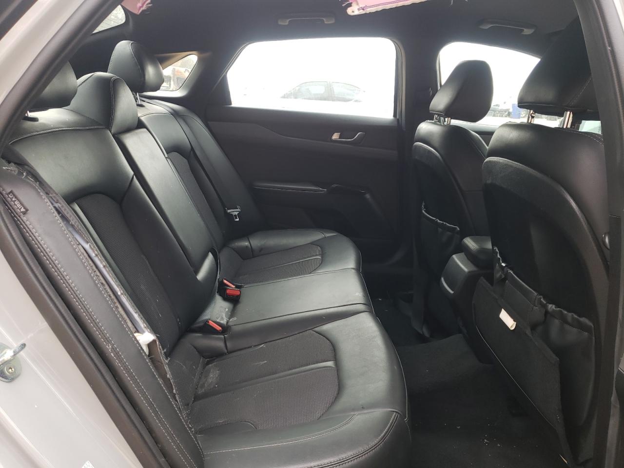 2022 Kia K5 - Image 10