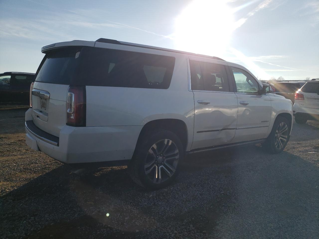 2017 GMC Yukon - Image 3