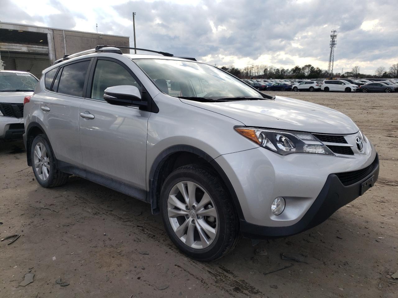 VIN JTMDFREV8FD165837 2015 TOYOTA RAV4 no.4