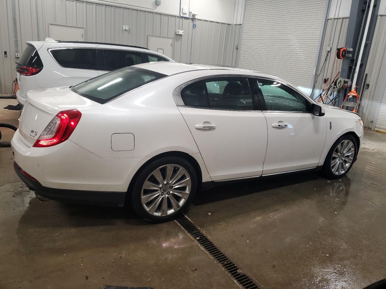 VIN 1LNHL9FT2DG600446 2013 LINCOLN MKS no.3