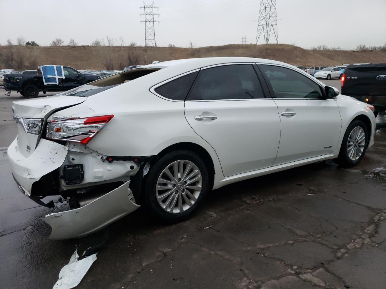 2015 Toyota Avalon - Image 3