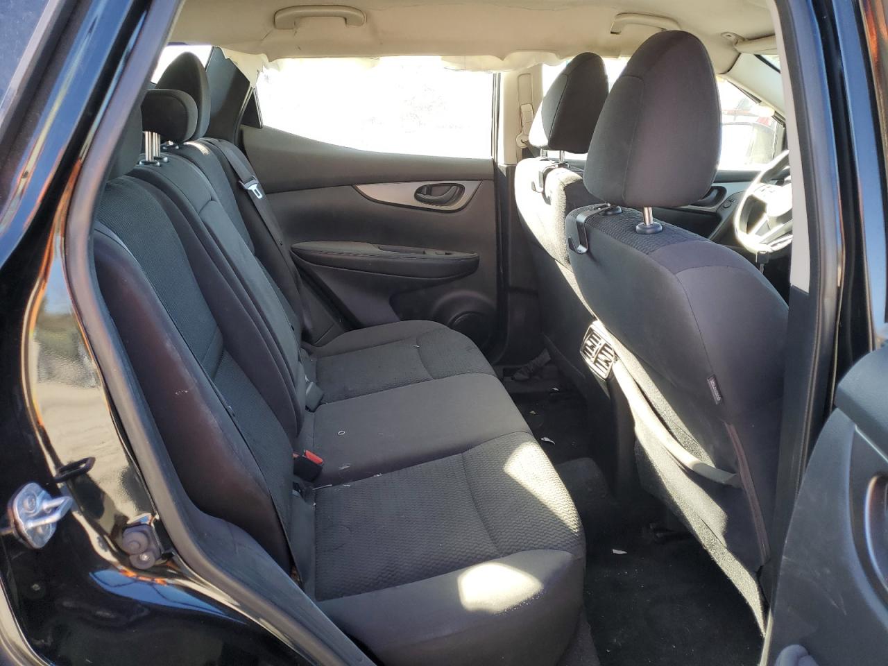 2017 Nissan Rogue - Image 11