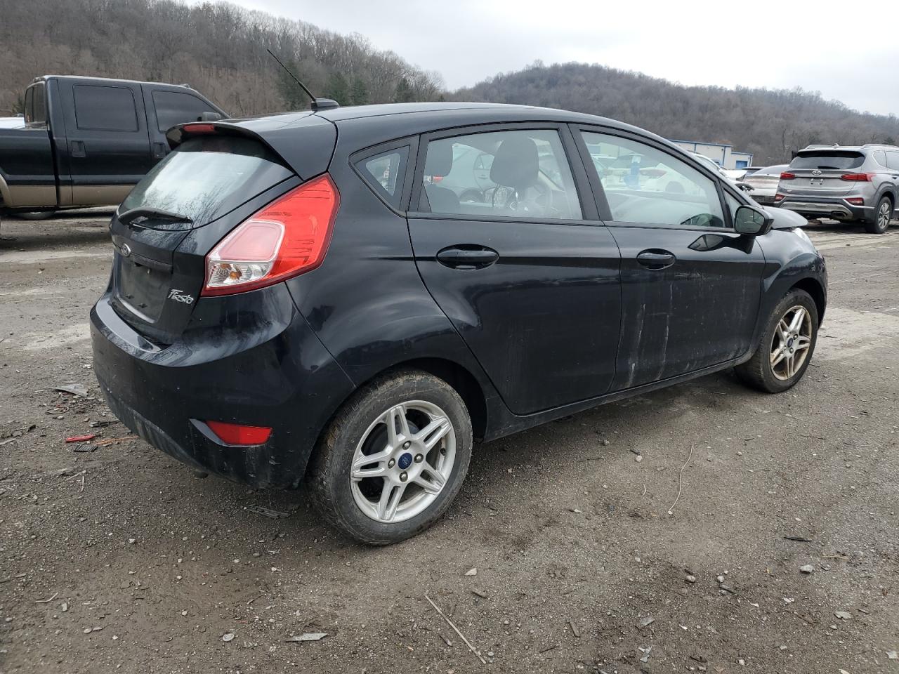 VIN 3FADP4EJ2KM107840 2019 FORD FIESTA no.3