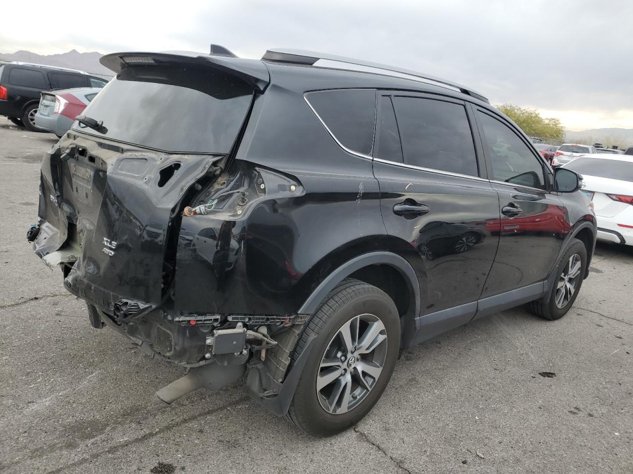 VIN 2T3RFREVXJW784327 2018 TOYOTA RAV4 no.3